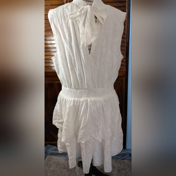 NEW WT,, Laundry Tiered Ruffle Dress - Picture 6 of 16
